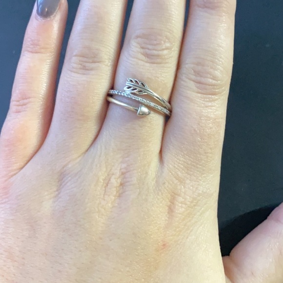 Pandora sparkling arrow ring SIZE 58 (8.5) - Picture 2 of 2